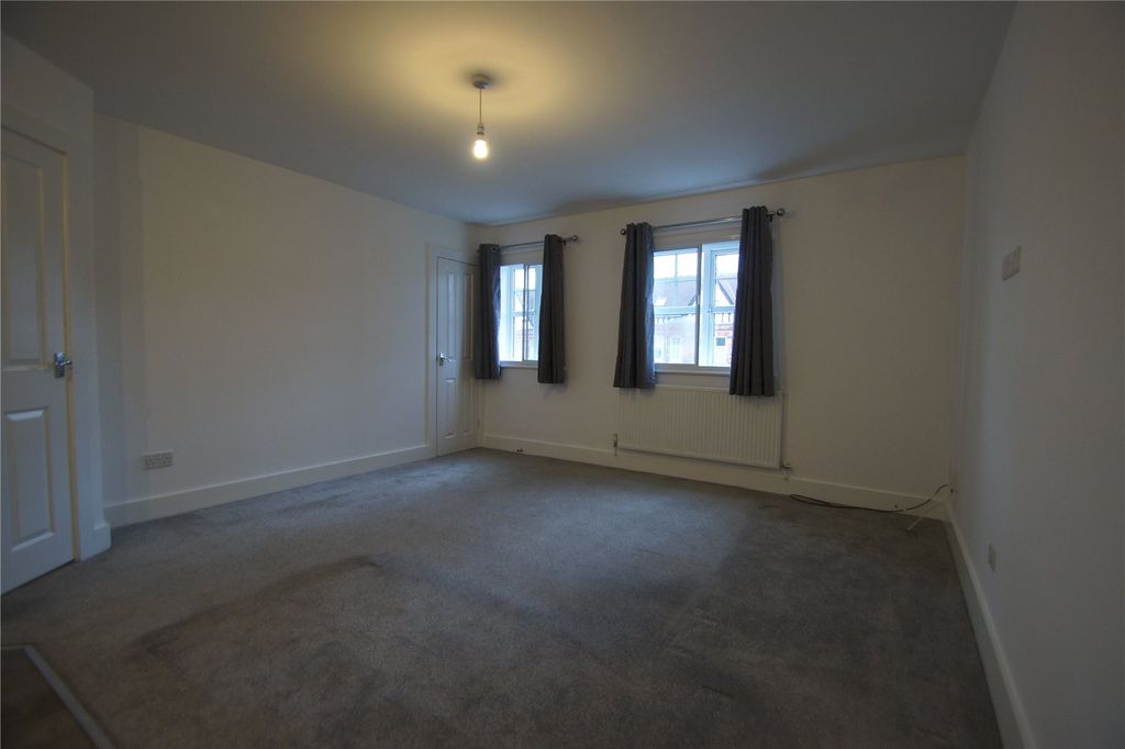 Property photo 3 of 8 Living