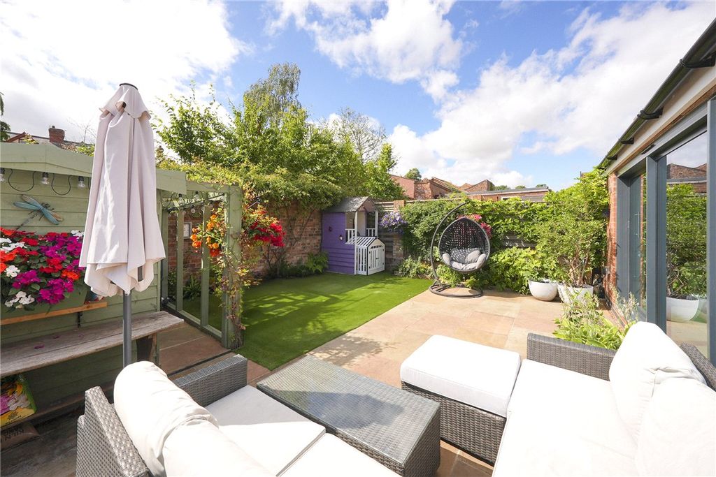 Property photo 3 of 40 Picture No. 05