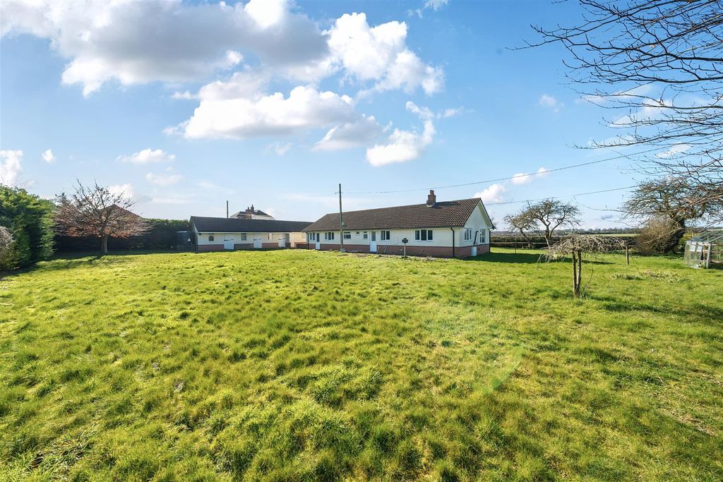 Property photo 2 of 24 Garden