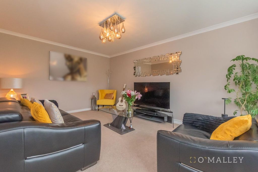 Property photo 3 of 19 Living Room