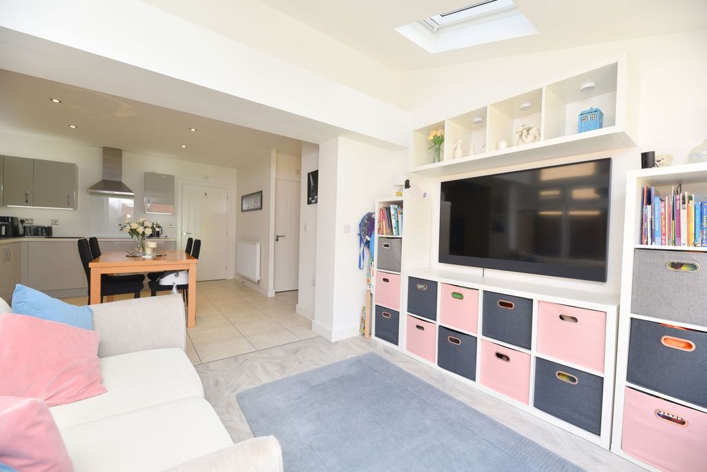 Additional image 9 of 3 bed semi-detached house for saleGale Drive, Biggleswade SG18