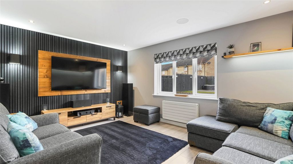 Property photo 2 of 35 Lounge