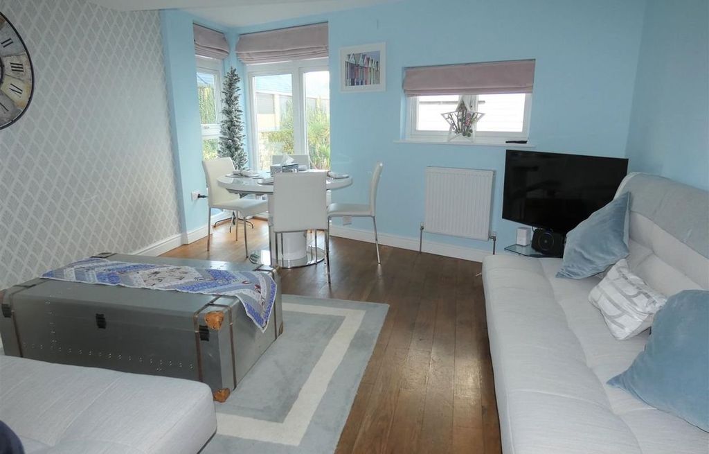 Property photo 2 of 10 Picture 2