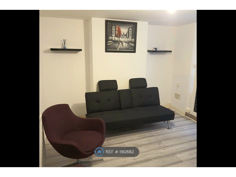 Property photo 1 of 7 Living Room