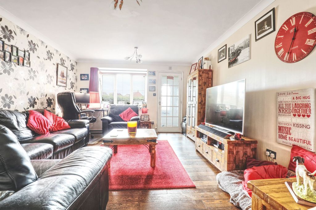 Property photo 2 of 12