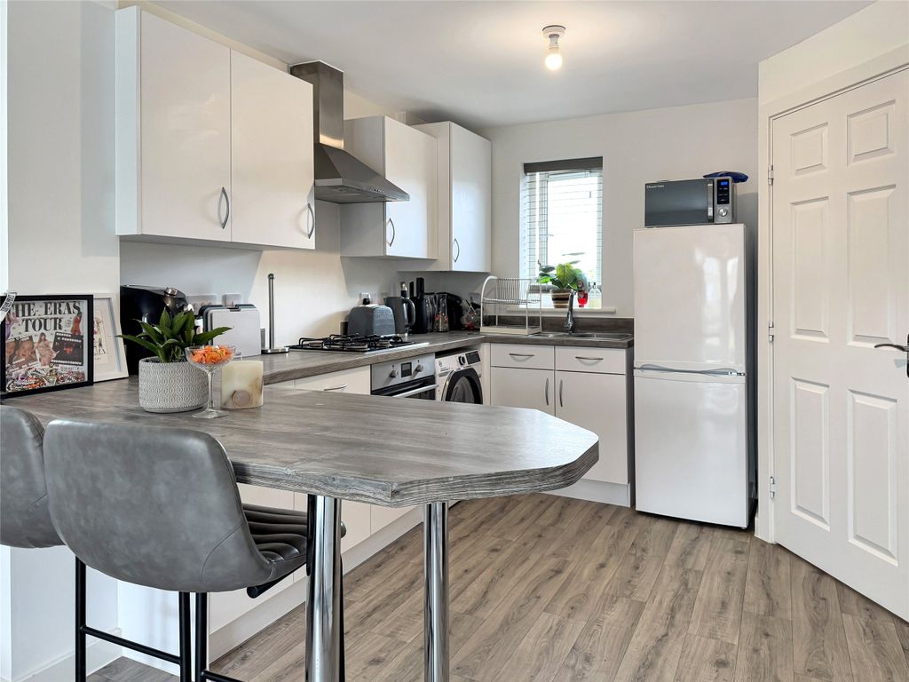 Property photo 3 of 12 Picture No. 11