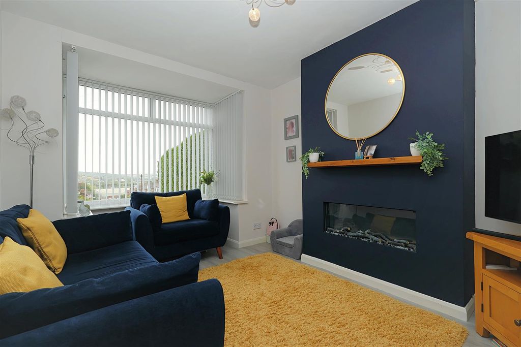 Property photo 2 of 20 Living Room