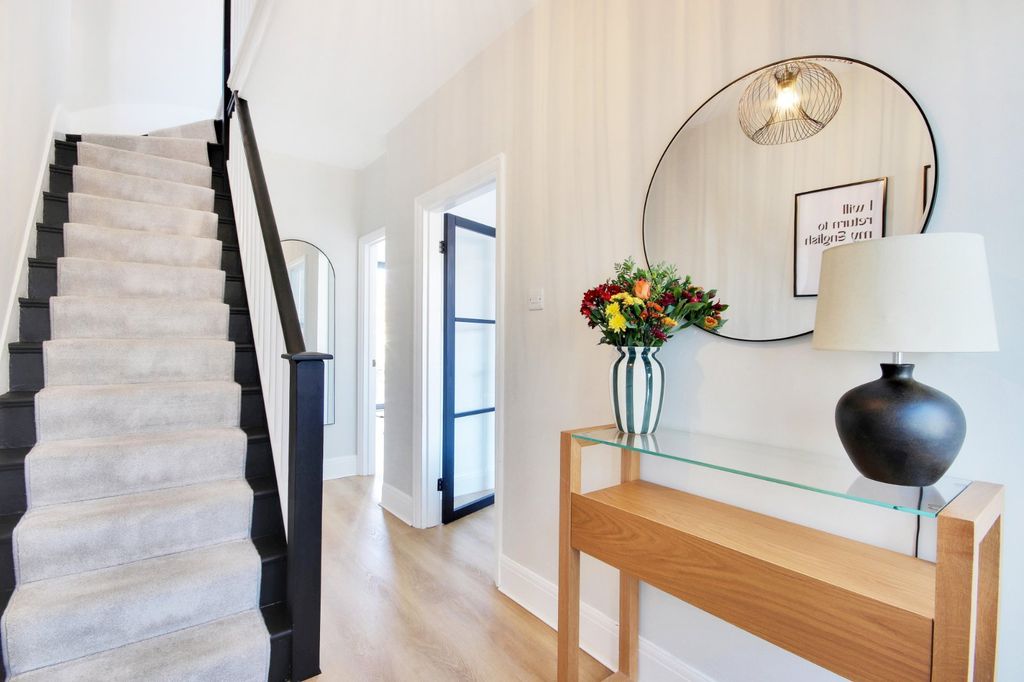 Property photo 2 of 15 Entrance Hall