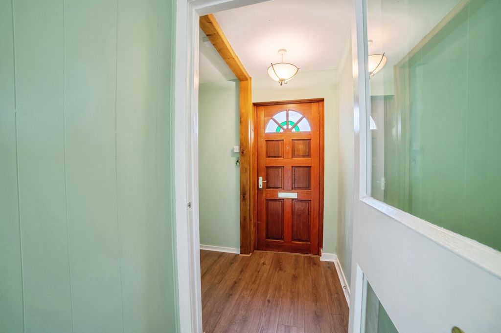 Property photo 3 of 15 Entrance Hall