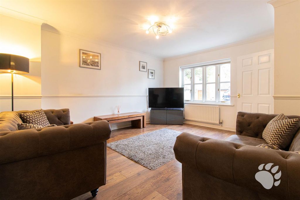 Property photo 3 of 25 Lounge