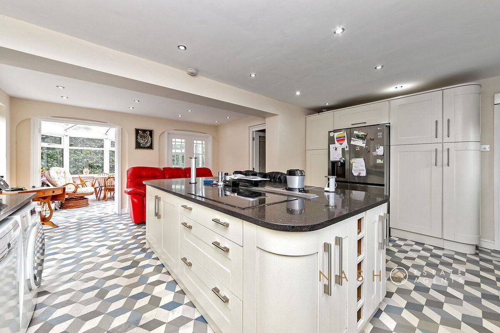 Property photo 3 of 38