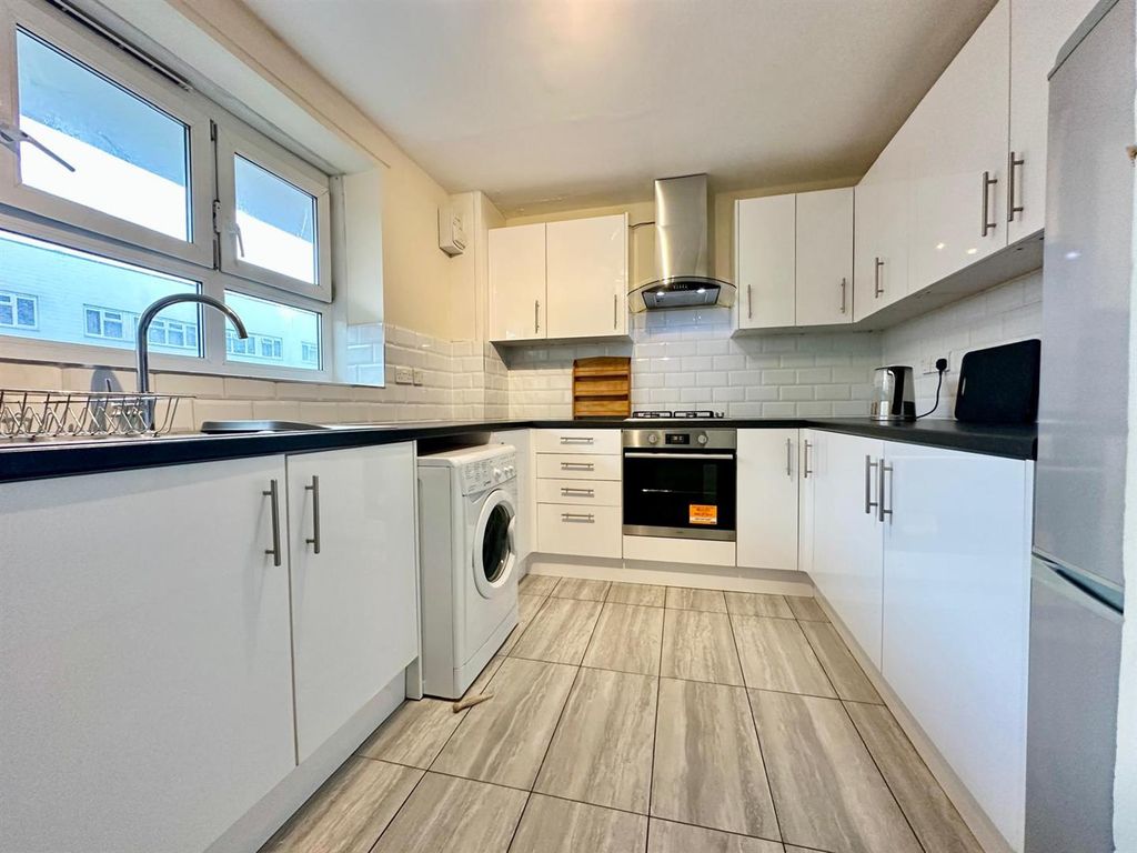 Property photo 3 of 7 Kitchen 2.Jpeg