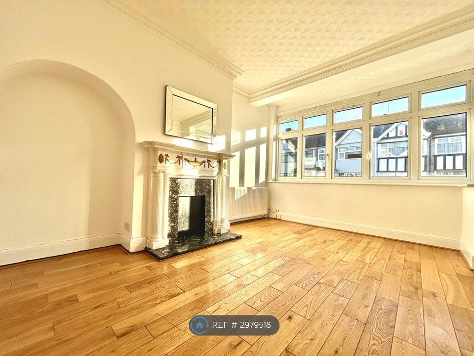 Property photo 1 of 12 Living Room