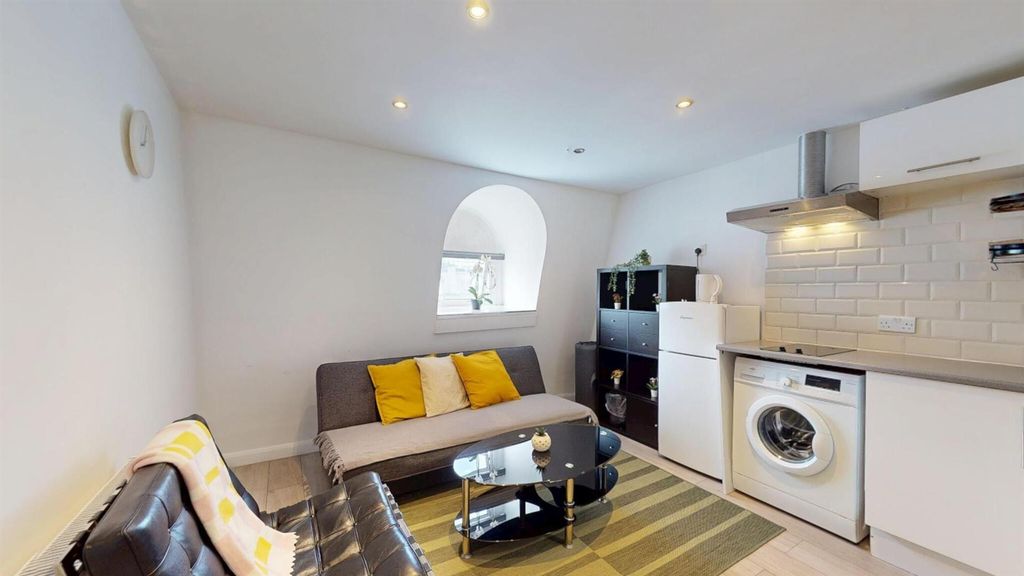 Property photo 1 of 13 68A8413175Eff877B325c870_29890231132Bb44Eccf1c3c00