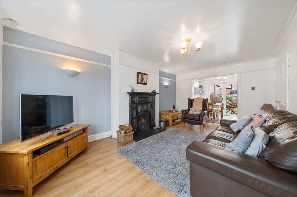 Property photo 2 of 23