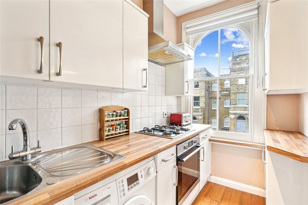 Property photo 3 of 7 Kitchen