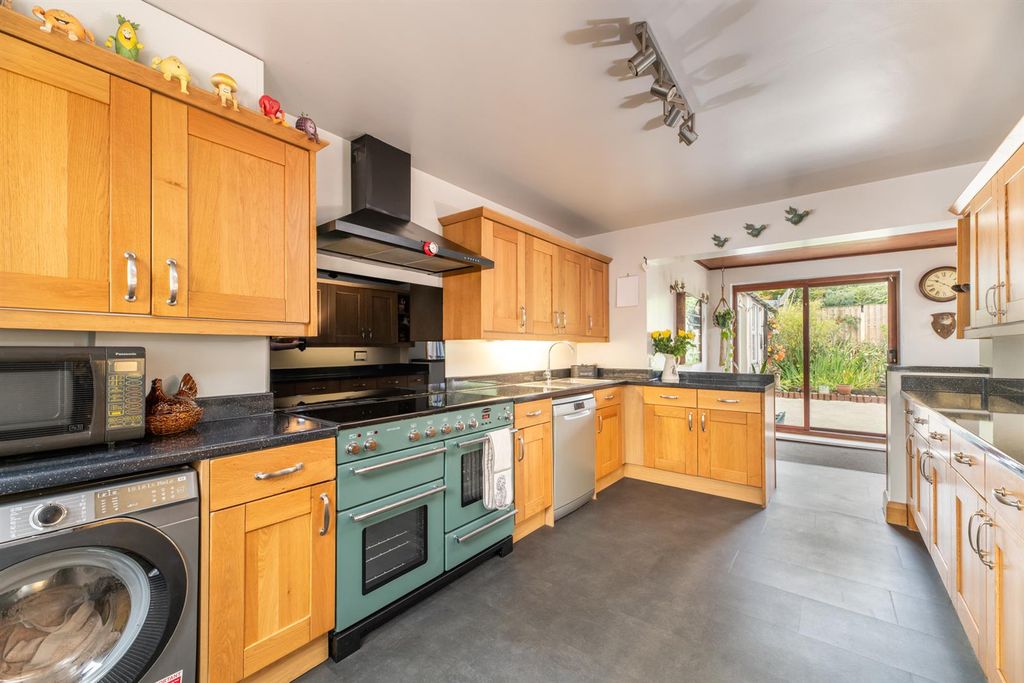 Property photo 3 of 25 Kitchen
