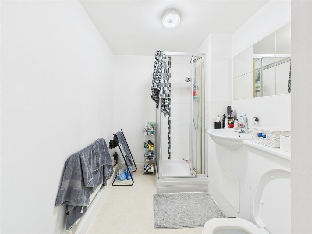 Property photo 3 of 8 Cam05080G0-Pr0264-Still003.Jpg