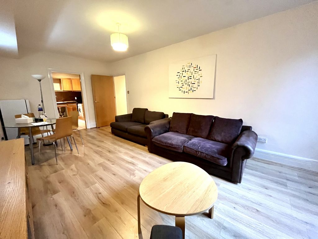 Property photo 3 of 11 Lounge