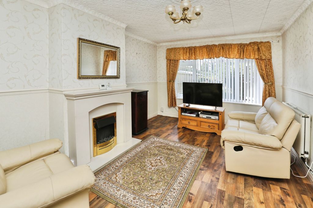 Property photo 2 of 15 Lounge
