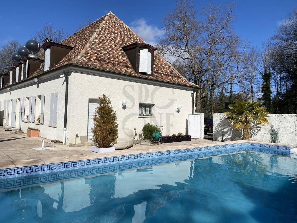 Property photo 2 of 11