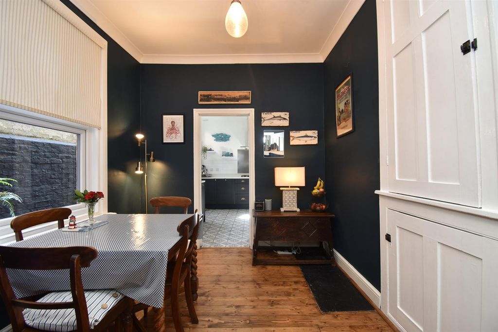 Property photo 3 of 33 Dining Room