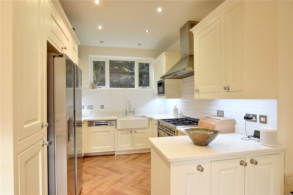 Property photo 3 of 23 Picture No. 17