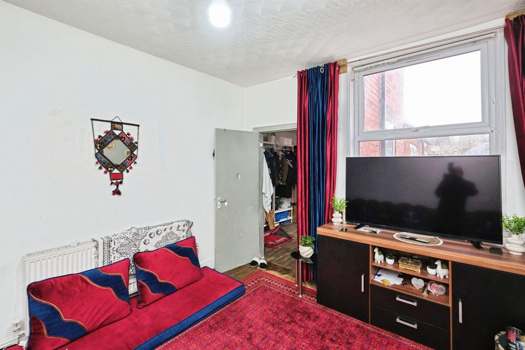 Property photo 2 of 32