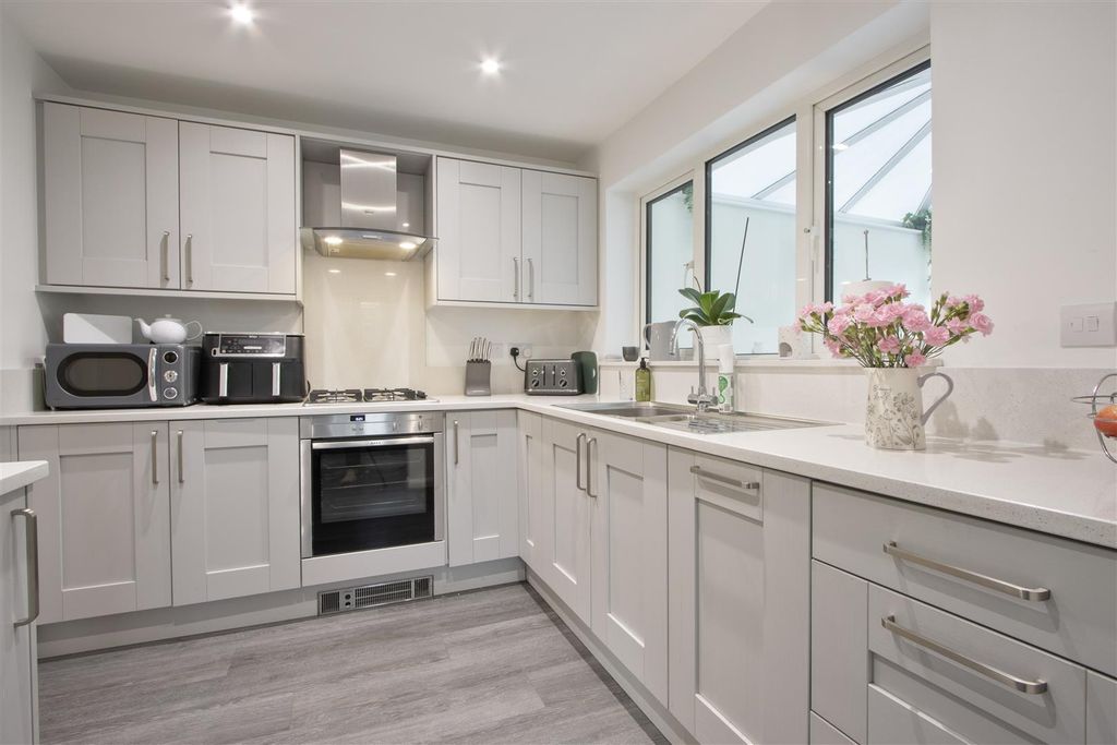 Property photo 2 of 16 Kitchen