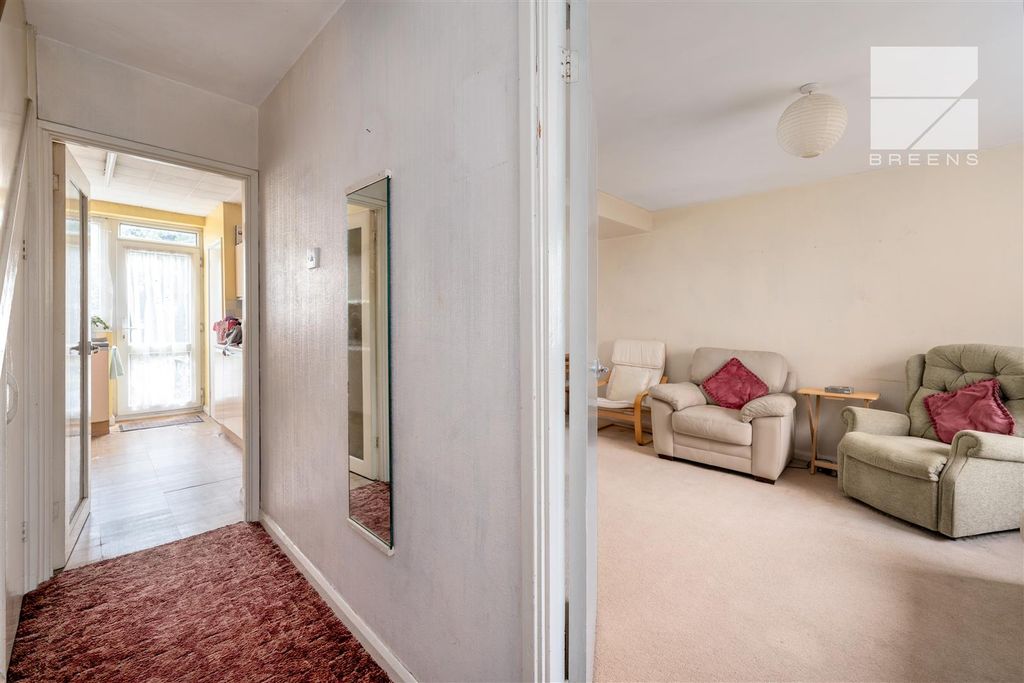 Property photo 3 of 33 11 Cobham Road_0001.Jpg