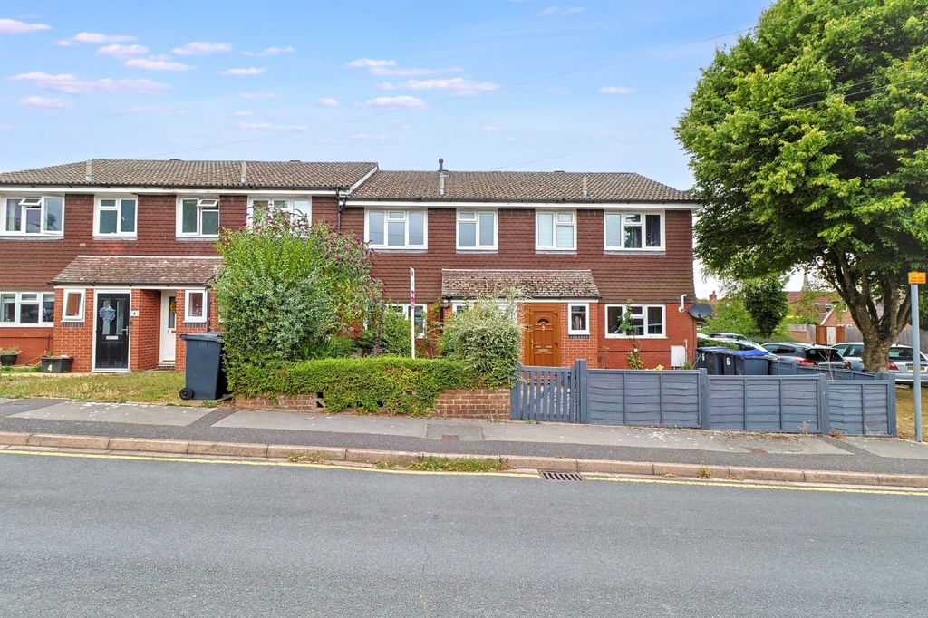 Property photo 1 of 16 6 Butler Close, Salisbury, Sp2 8Az