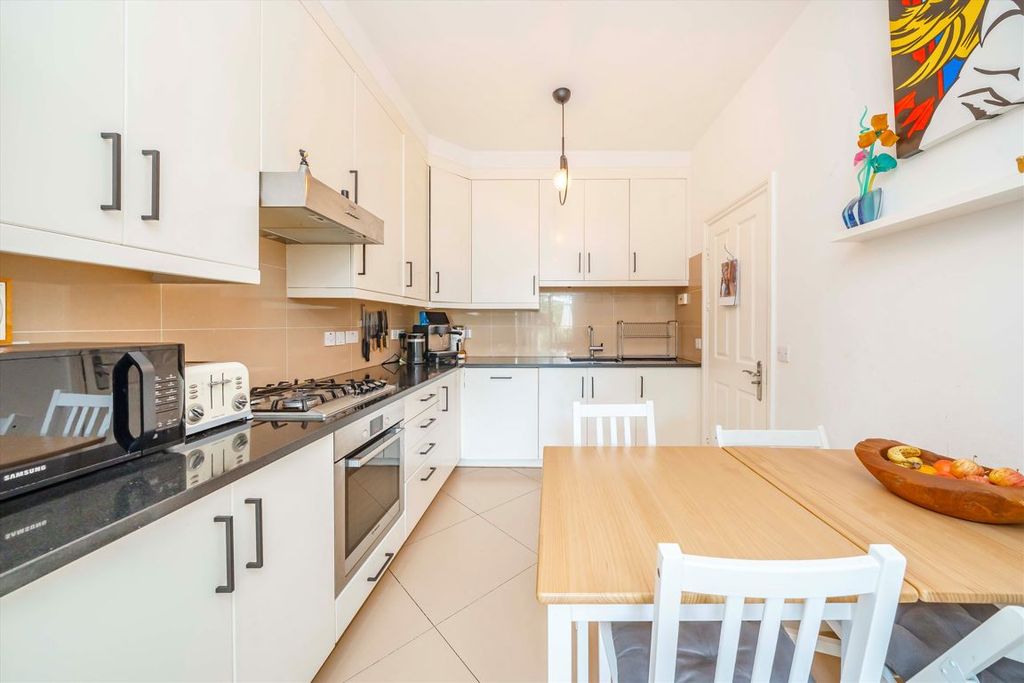 Property photo 3 of 7