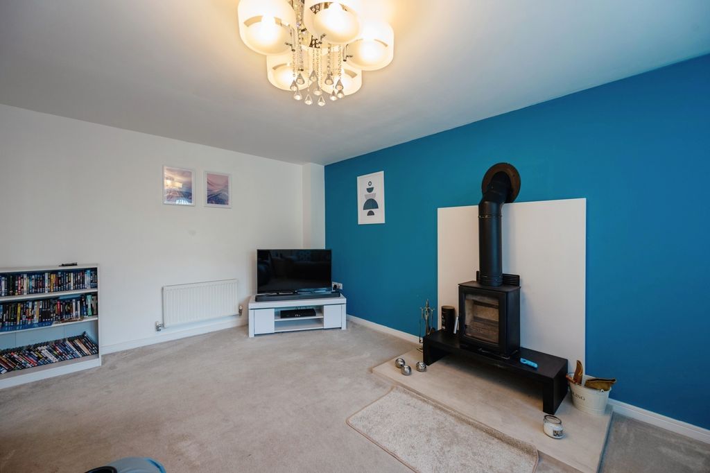 Property photo 3 of 17 Photo