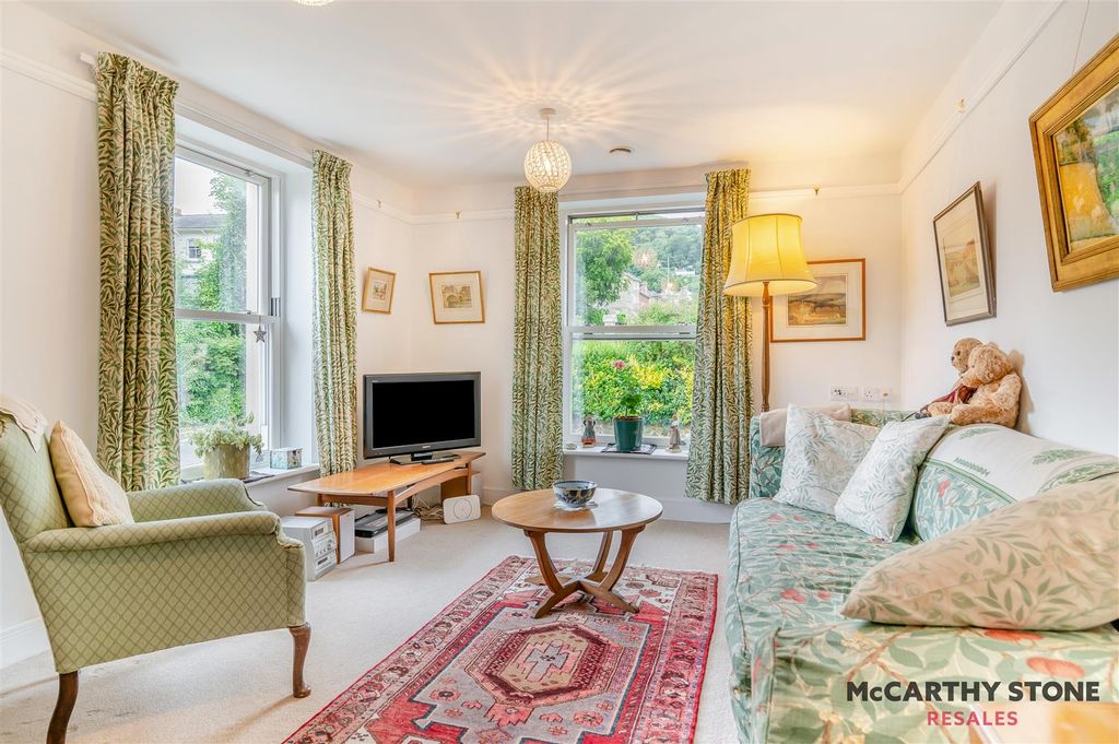 Property photo 2 of 15 8611753-Interior01.Jpg