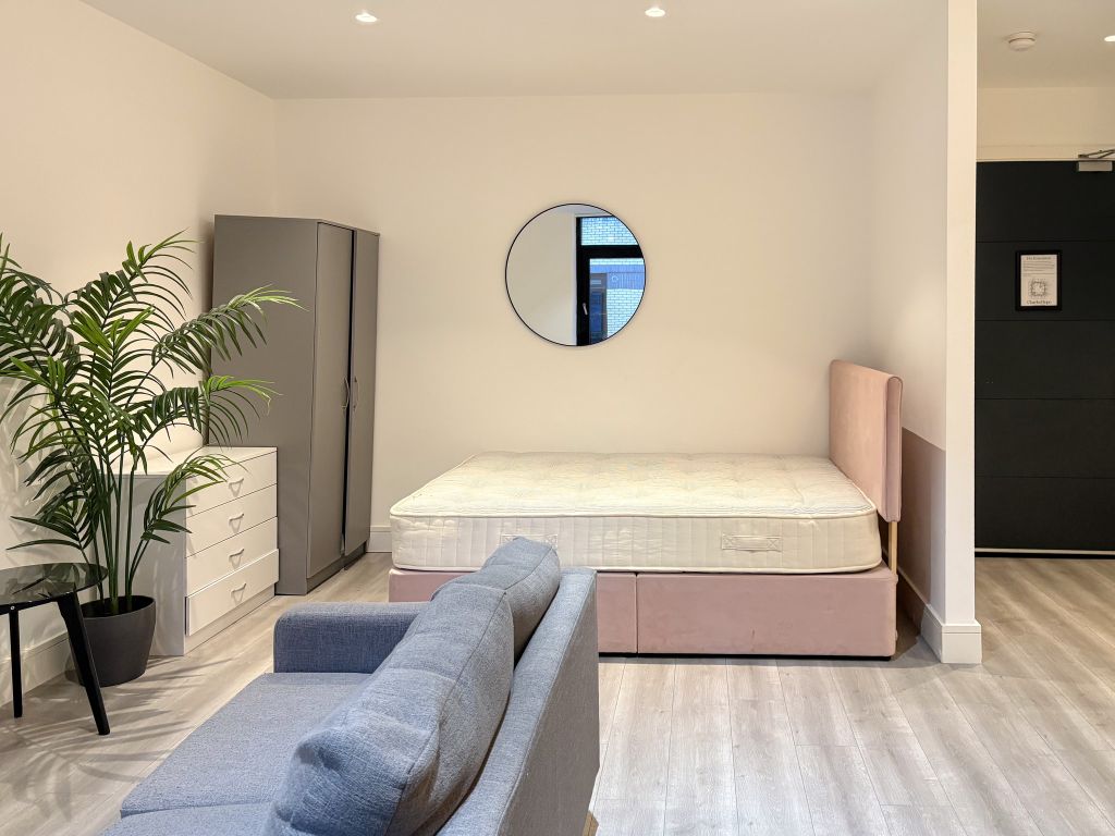 Property photo 3 of 9 Bedroom