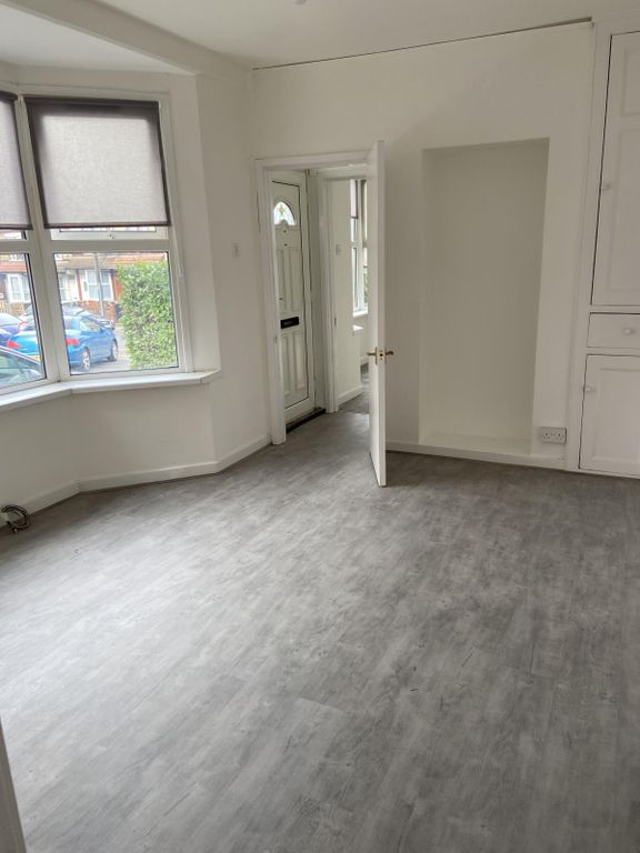 Property photo 1 of 7 Ground Floor One-Bedroom Maisonette To Rent – Dallow Road, Luton