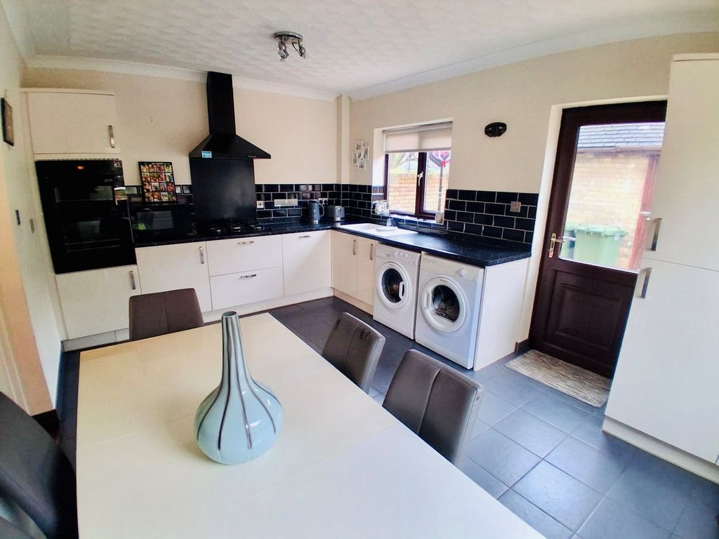Property photo 3 of 13 Kitchen