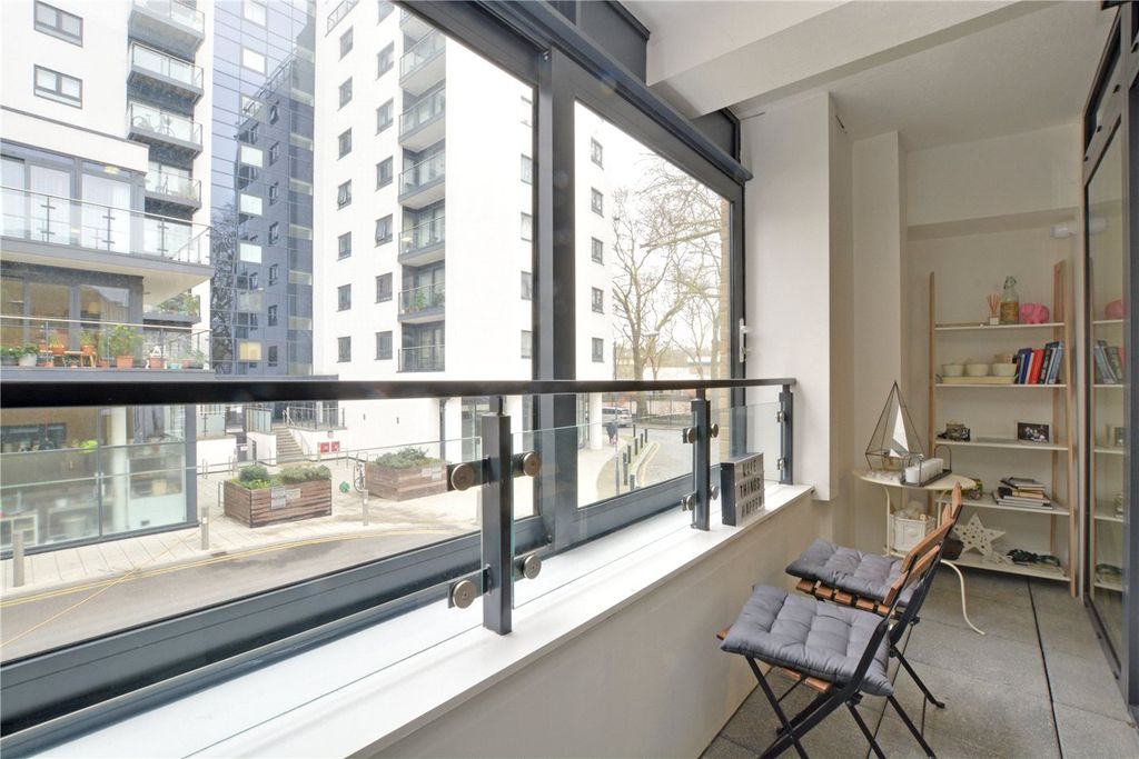 Property photo 1 of 14 Balcony