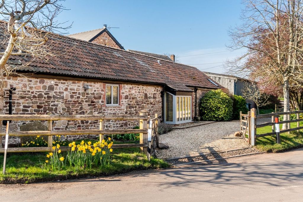 Property photo 1 of 33