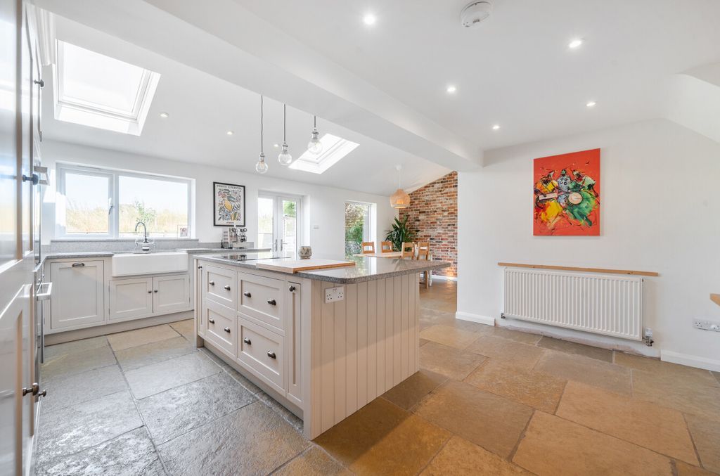 Property photo 3 of 14 1493935-8-6A58Bcd...