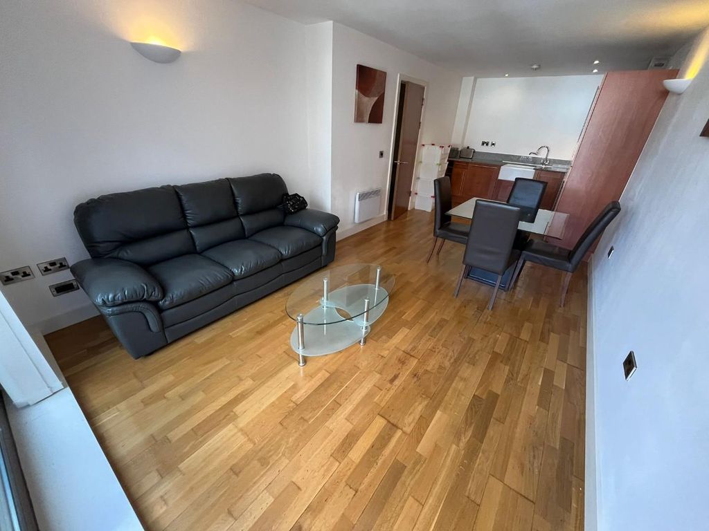 Property photo 2 of 17 Lounge
