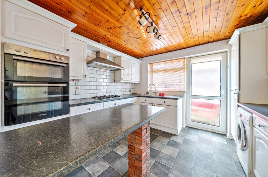Property photo 3 of 17 Breakfast Kitchen