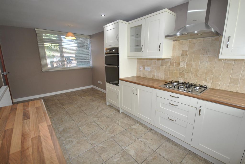 Property photo 2 of 11 Kitchen/Diner
