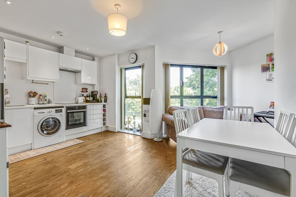 Property photo 2 of 10