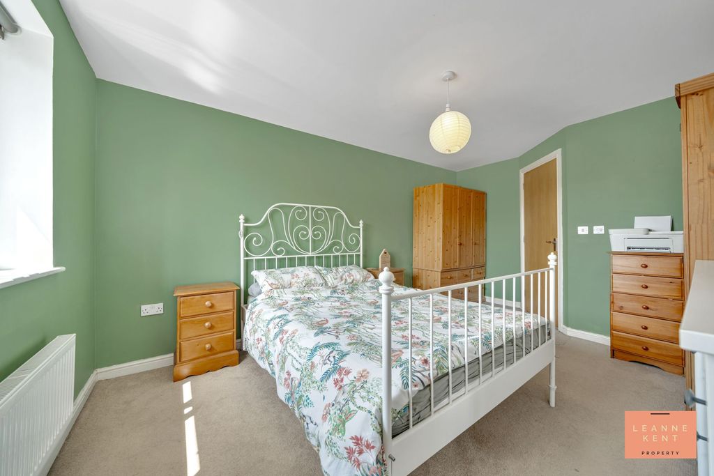 Property photo 3 of 37