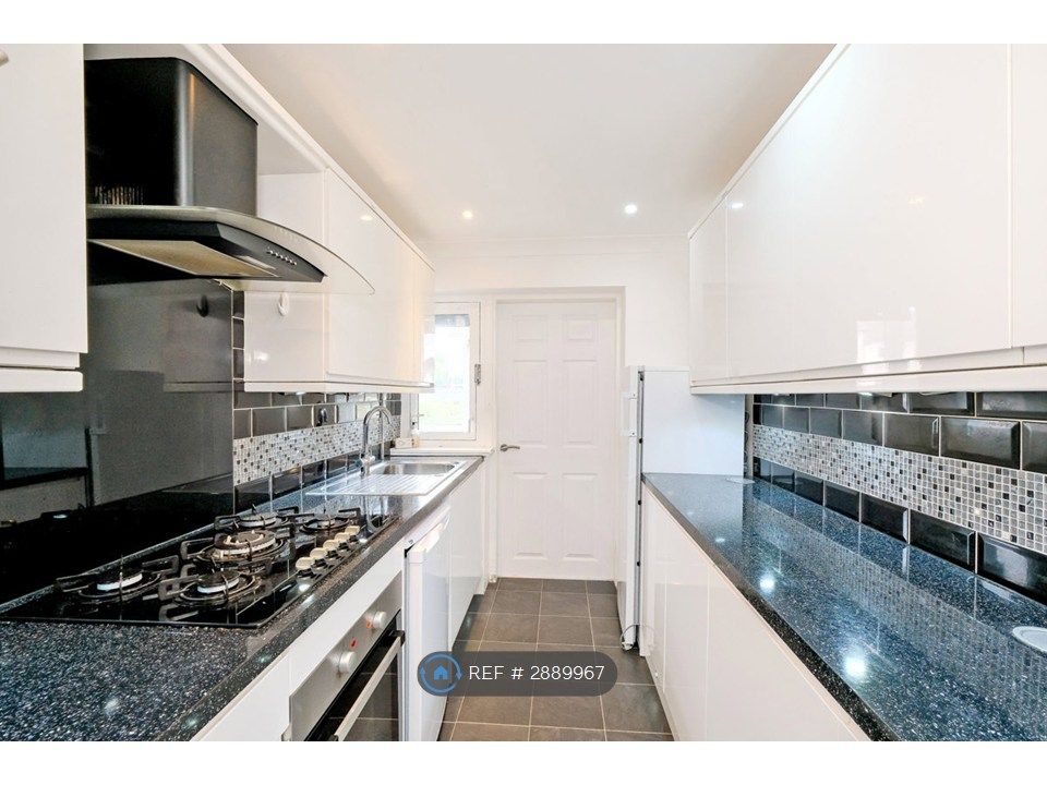 Property photo 2 of 15 Kitchen