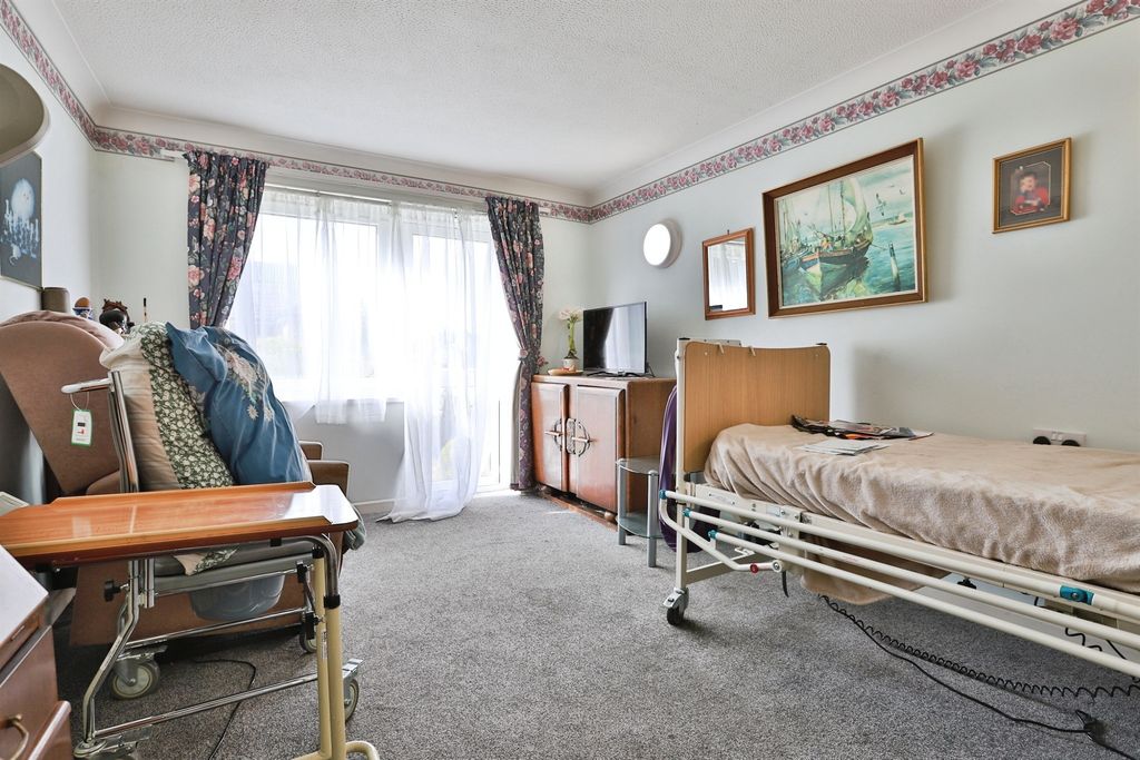 Property photo 2 of 18
