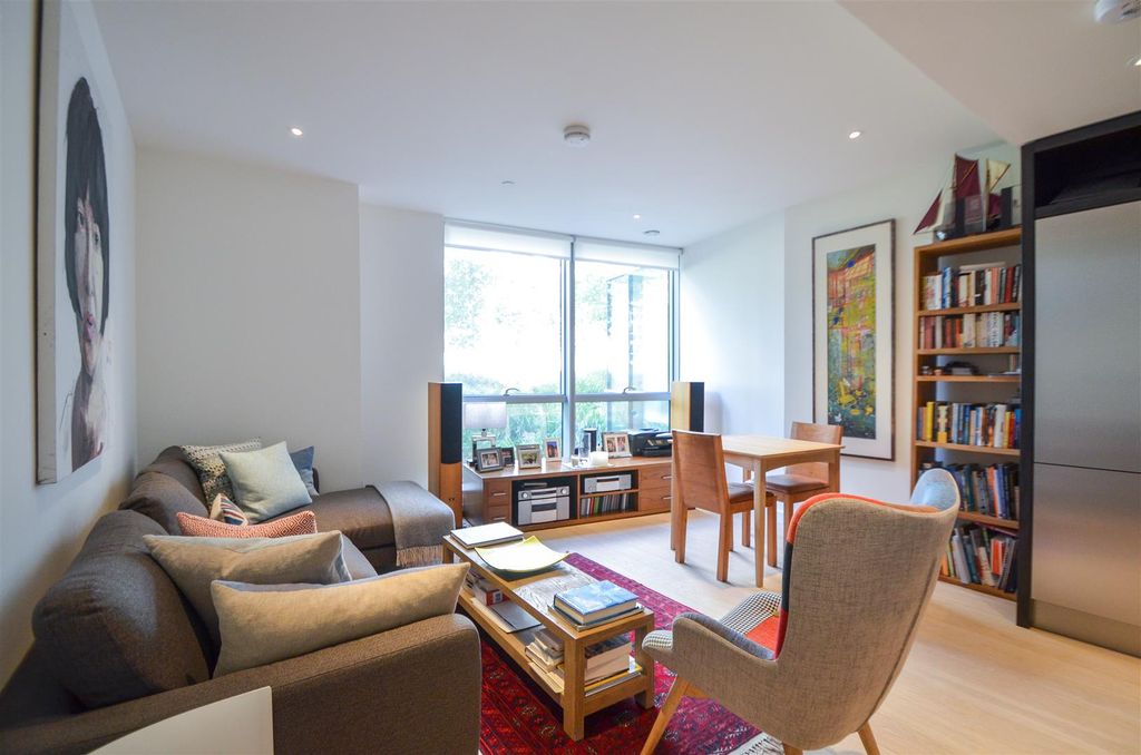Property photo 2 of 12 Charrington Tower