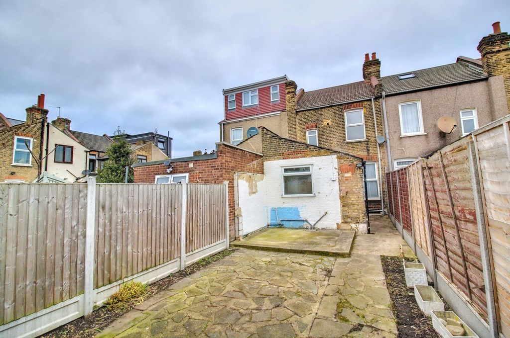 Property photo 2 of 10