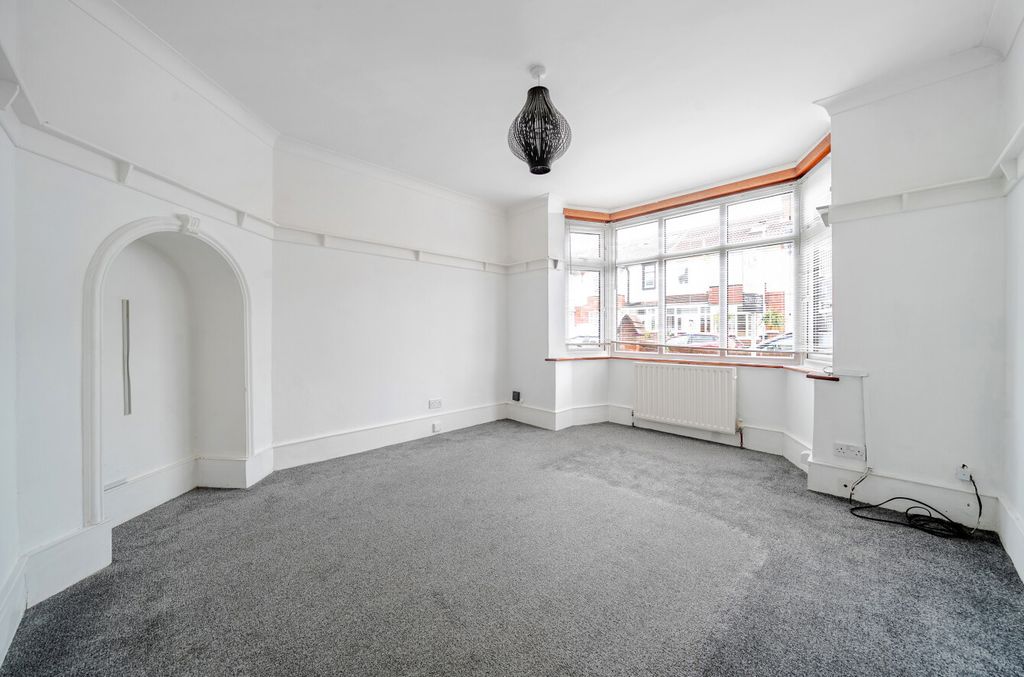 Property photo 3 of 14 1328842-1-688272d...